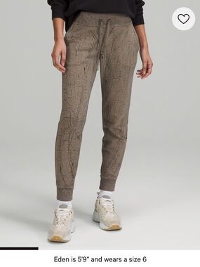 Lululemon warm joggers - thread dye - size 6